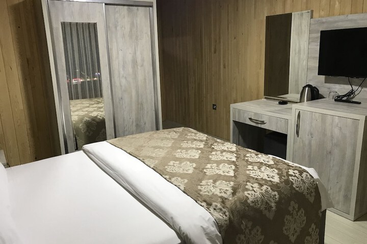 Room 27 of 66