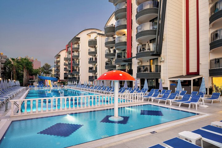 Pool Hotel