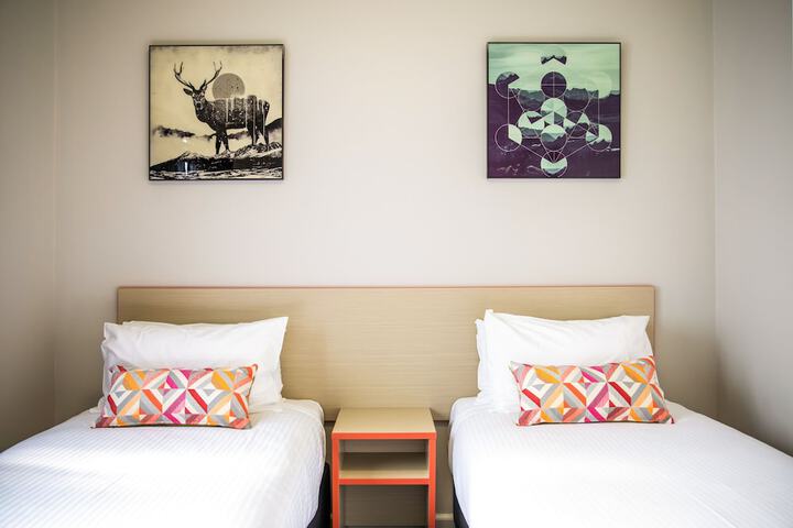 Room 6 of 35