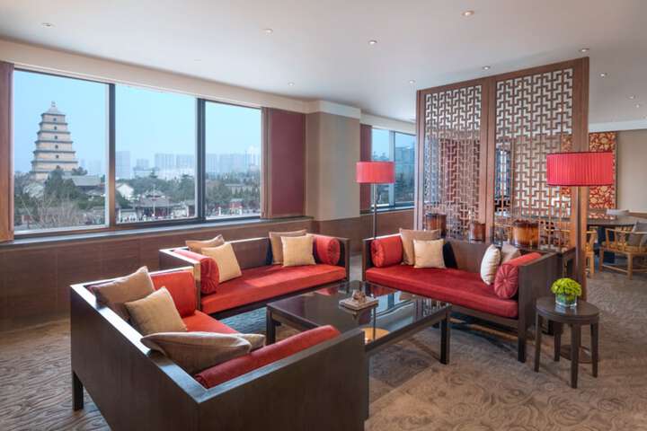 Ballroom/Hall 73 of 77