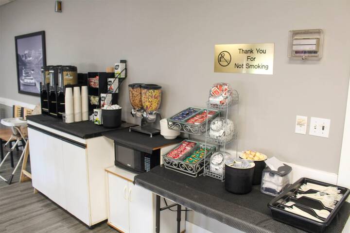 Breakfast/Coffee Service 102 of 104