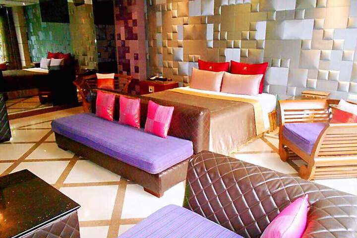 Room 4 of 61