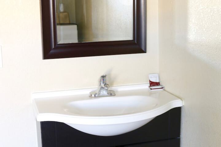 Bathroom sink