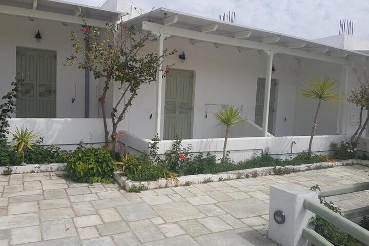 ISALOS ROOMS ON THE BEACH