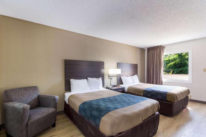 2 Double Beds (6 of 13)