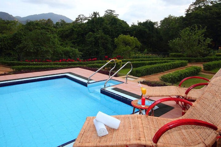 Hotel with Pool
