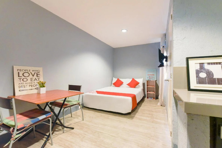 Room 4 of 12