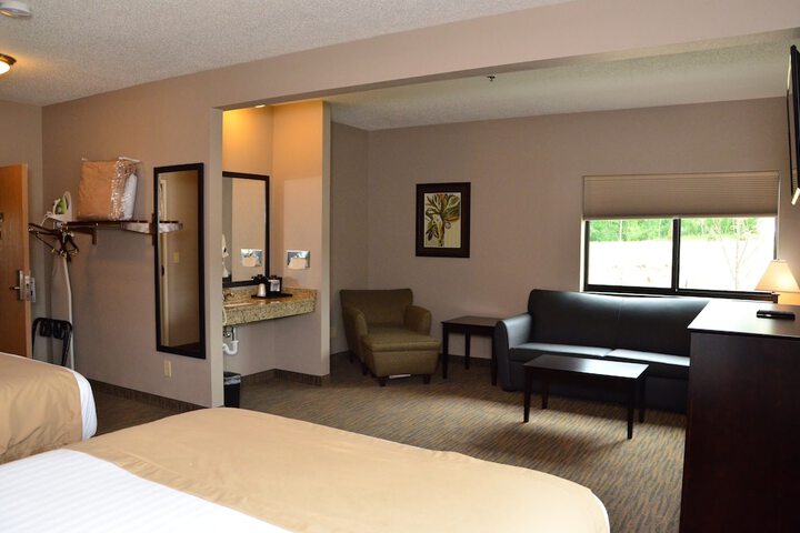 2 Queen Beds (2 of 10)