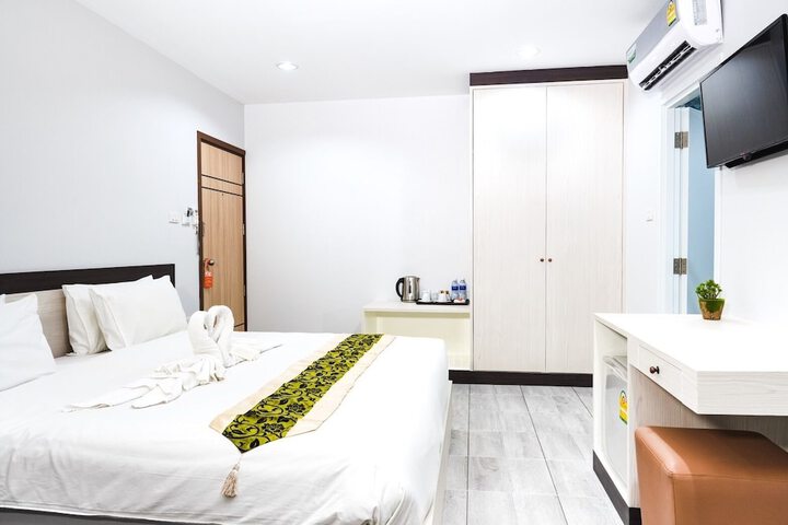 Room 11 of 33