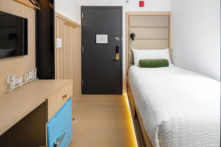 Room 45 of 76