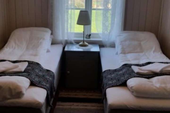 Room 2 of 37