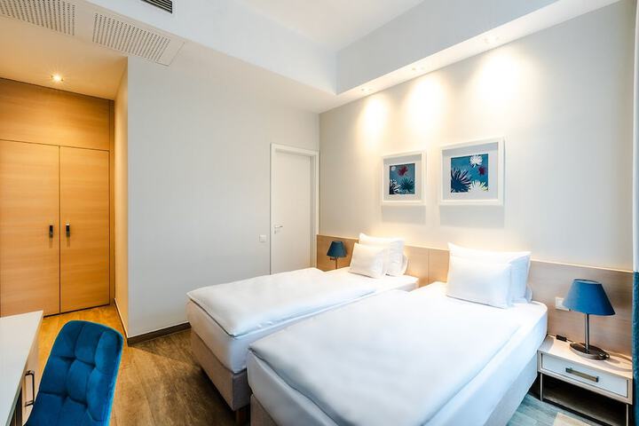 Room 14 of 80