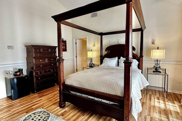 Room 47 of 90