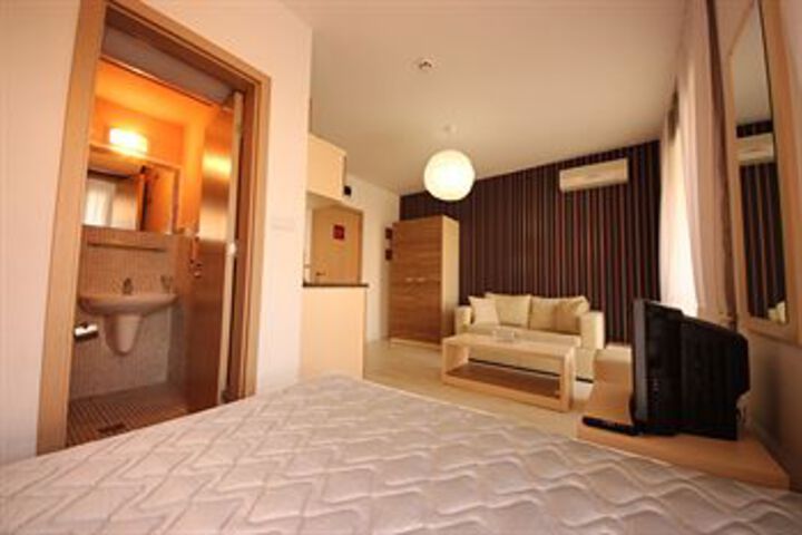 Room 48 of 153