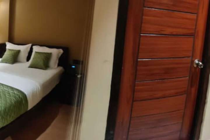 Room 10 of 25