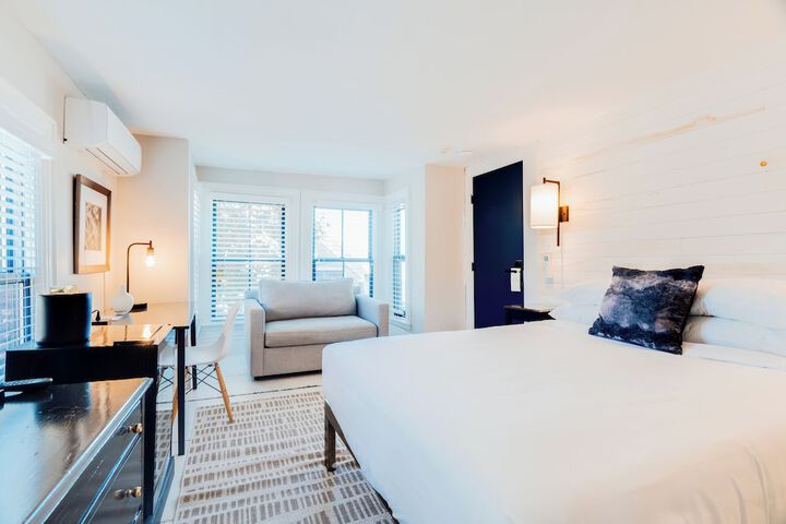 Standard | King Bed (6 of 21)