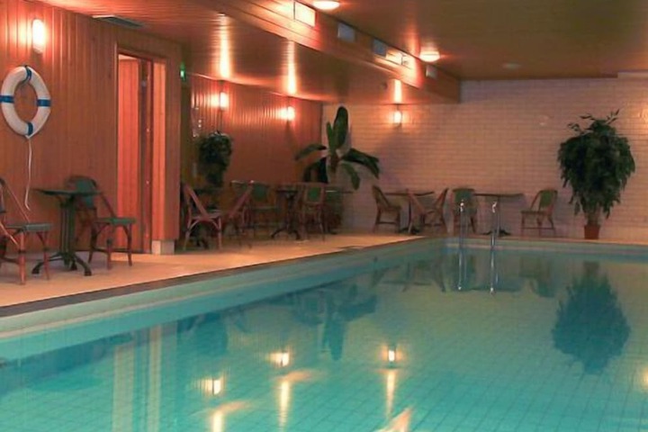 Hotel Pool