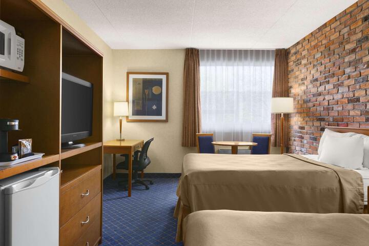1 King Bed Deluxe Room (19 of 22)