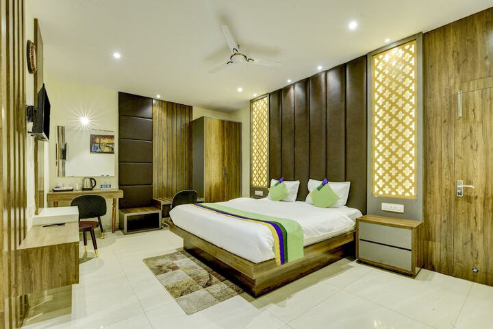 Room 18 of 53