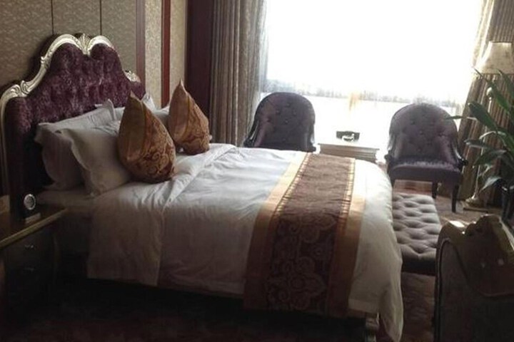 Room 15 of 48