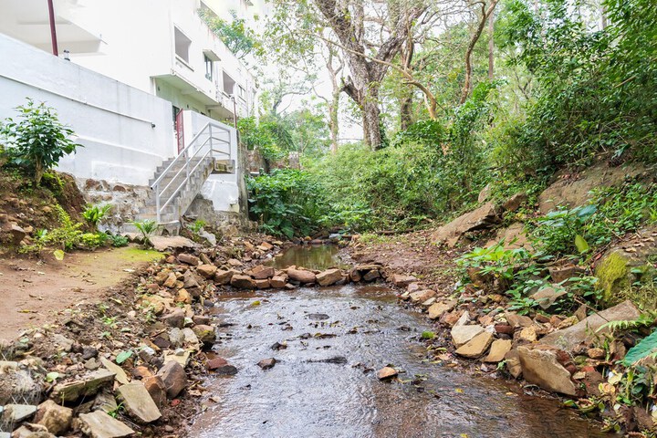 Property Grounds 24 of 27