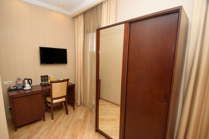 Room 48 of 80