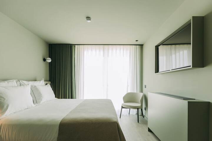Room 8 of 145