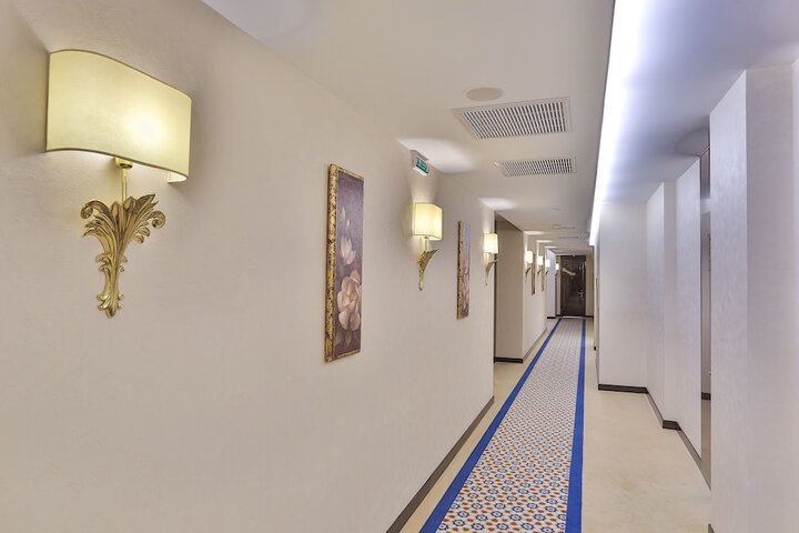 Ballroom/Hall 92 of 111