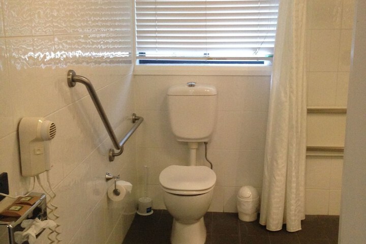 Room 17 of 37