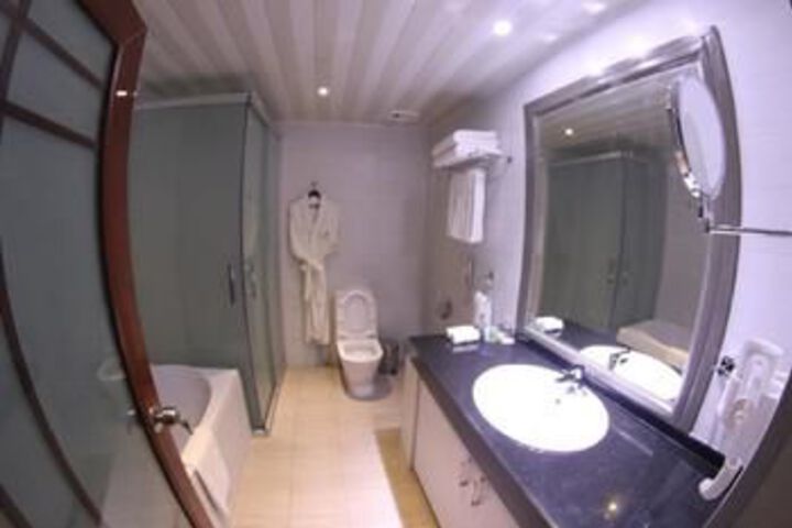 Room 3 of 47