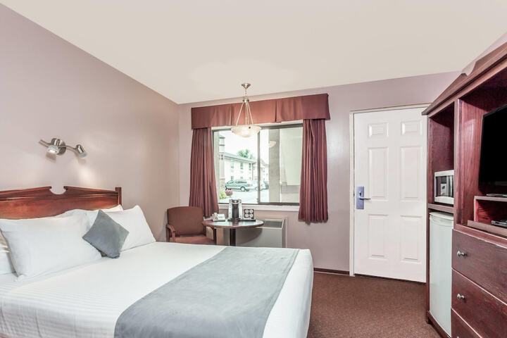 Room 9 of 25