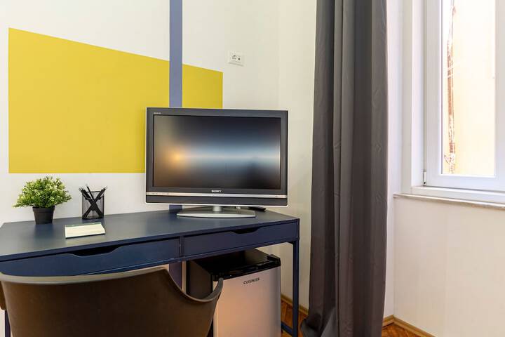 Room 6 of 11
