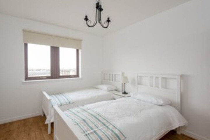 Room 9 of 13