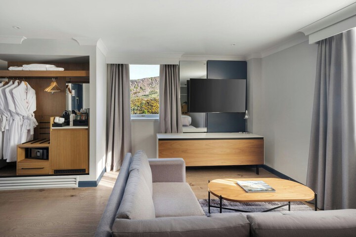 Room 47 of 118
