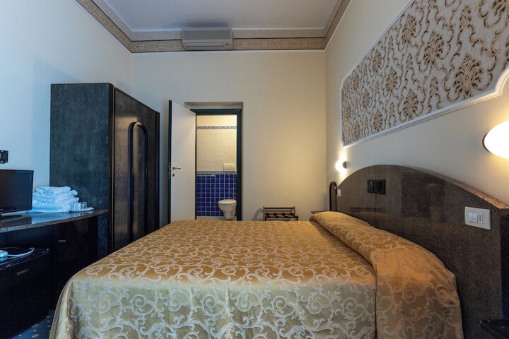 Room 16 of 42