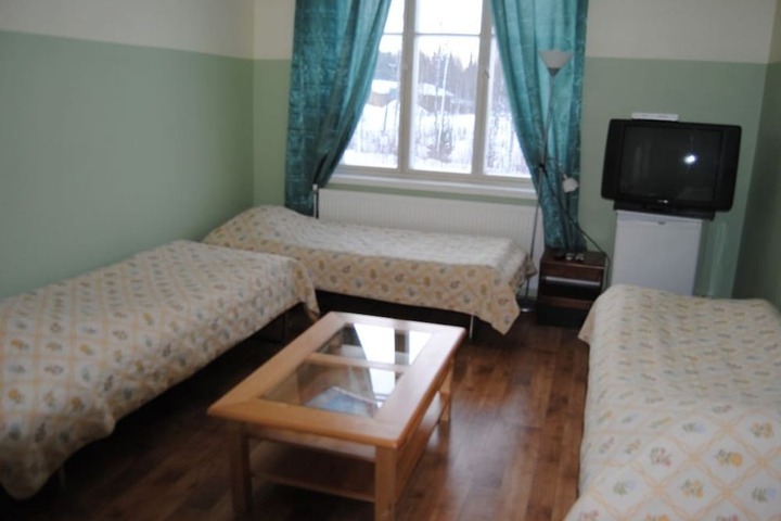 Room 4 of 28