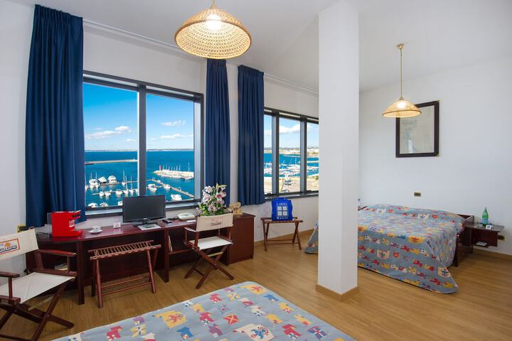 Room 54 of 178