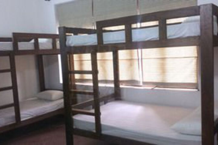 Room 17 of 33