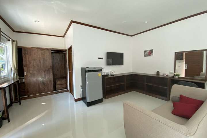 Room 2 of 80