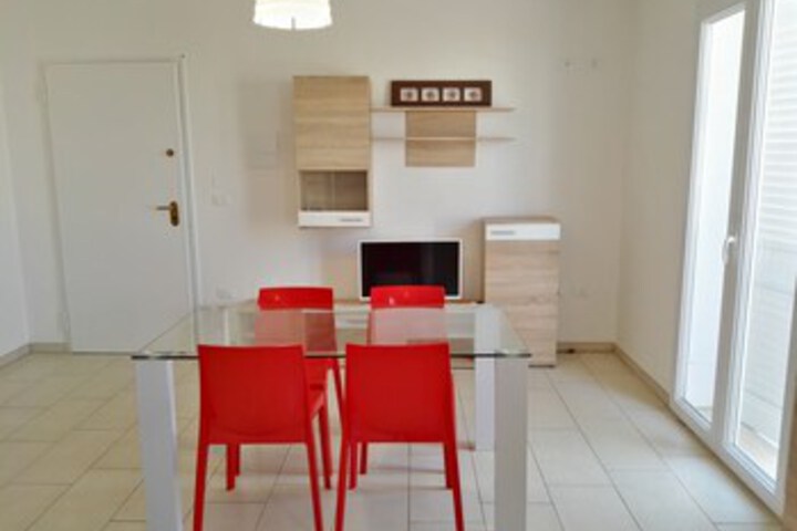 Room 13 of 32