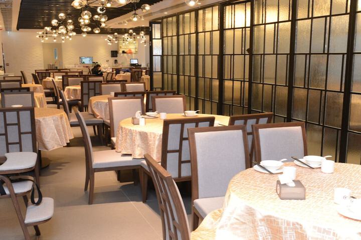 Dining 36 of 74