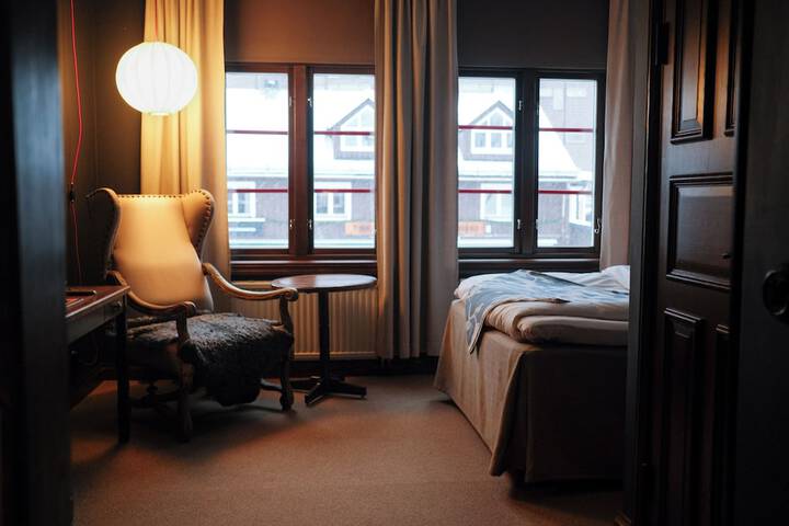 Room 12 of 25