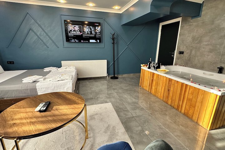 Room 27 of 40