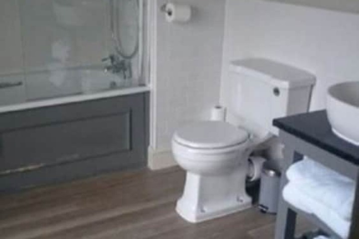 Room 6 of 32