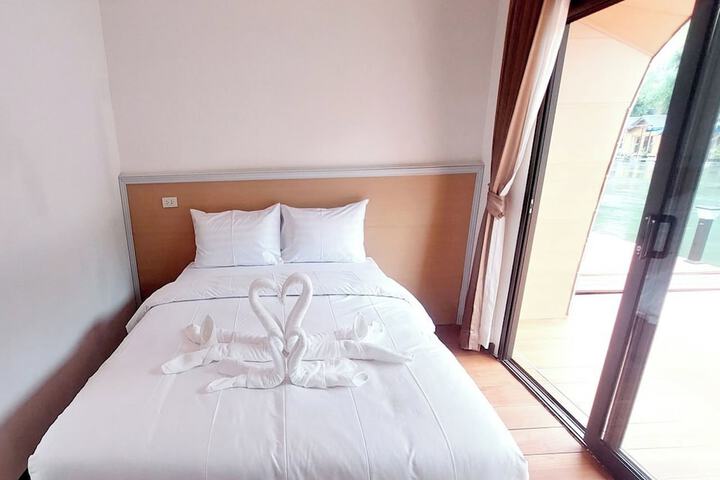 Room 16 of 50