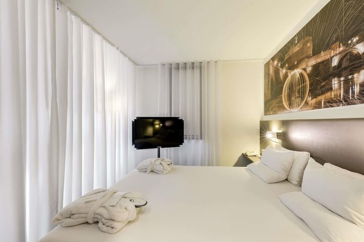 Room 14 of 50