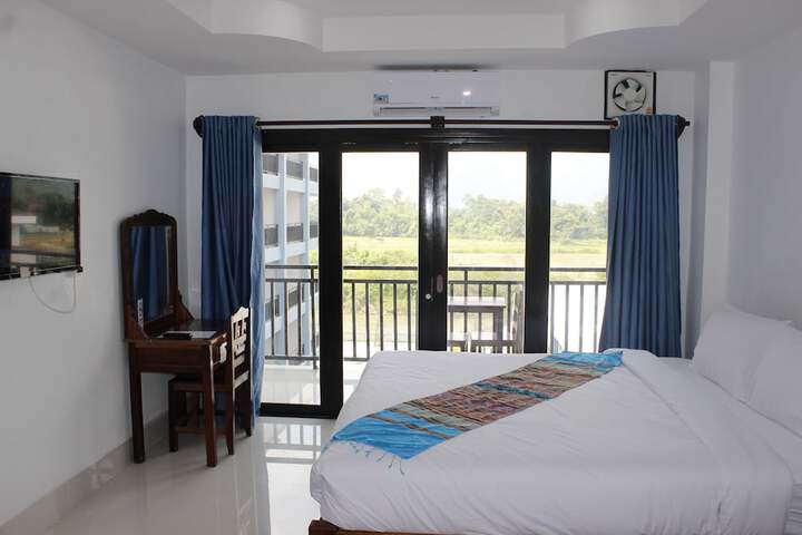 Room 17 of 34