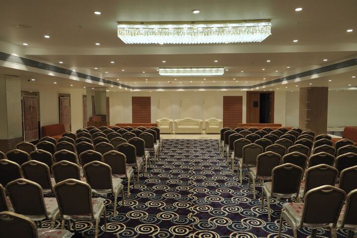 Ballroom/Hall 89 of 102