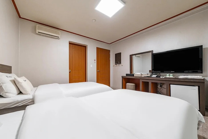 Room 3 of 14
