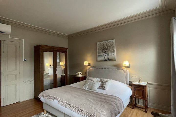 Room 30 of 147